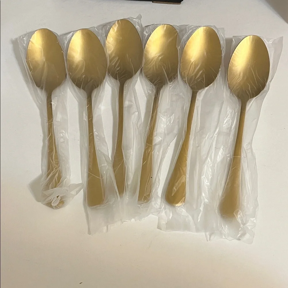 Jones New York Aurora Gold 24-piece Flatware Set Collection